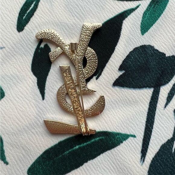 Classic Pearl Brooch - Picture 4 of 7